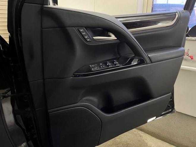 レクサスＬＸ５７０　本州仕入　寒冷地仕様　禁煙車　クリフォードセキュリティ　純正２１インチＡＷ　社外１８ＡＷ＋スタッドレスタイヤ付　純正ブラックレザーシート　ヘッドアップディスプレイ　全方位パノラミックビューモニター 4WD 5700 5Dr