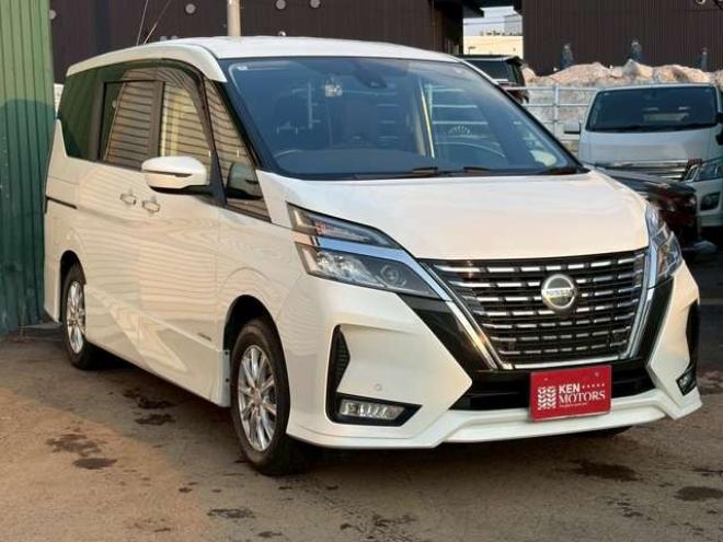 セレナ2.0 ハイウェイスター V 4WD　社外ナビ　後席モニター　両側パワスラ　エンジンスターター　ETC　パワステ　パワーウィンドウ　ABS　キーレスエントリー　アイドリングストップ　寒冷地仕様　盗難防止装置　エアコン　横滑り防止装置 2000