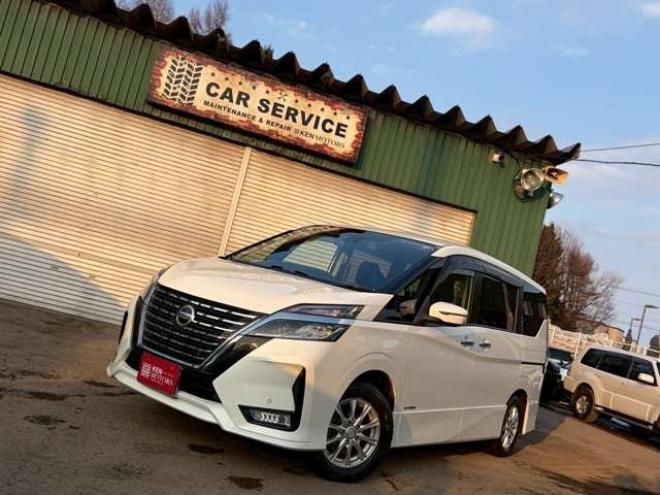 セレナ2.0 ハイウェイスター V 4WD　社外ナビ　後席モニター　両側パワスラ　エンジンスターター　ETC　パワステ　パワーウィンドウ　ABS　キーレスエントリー　アイドリングストップ　寒冷地仕様　盗難防止装置　エアコン　横滑り防止装置 2000