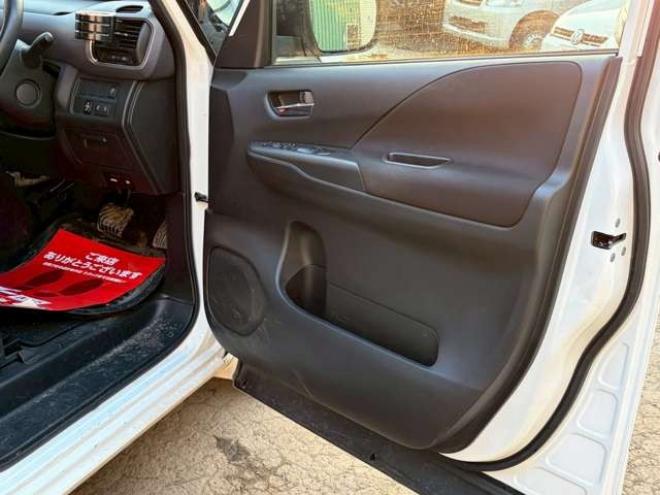 セレナ2.0 ハイウェイスター V 4WD　社外ナビ　後席モニター　両側パワスラ　エンジンスターター　ETC　パワステ　パワーウィンドウ　ABS　キーレスエントリー　アイドリングストップ　寒冷地仕様　盗難防止装置　エアコン　横滑り防止装置 2000