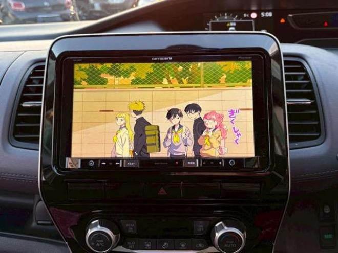 セレナ2.0 ハイウェイスター V 4WD　社外ナビ　後席モニター　両側パワスラ　エンジンスターター　ETC　パワステ　パワーウィンドウ　ABS　キーレスエントリー　アイドリングストップ　寒冷地仕様　盗難防止装置　エアコン　横滑り防止装置 2000