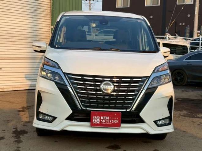 セレナ2.0 ハイウェイスター V 4WD　社外ナビ　後席モニター　両側パワスラ　エンジンスターター　ETC　パワステ　パワーウィンドウ　ABS　キーレスエントリー　アイドリングストップ　寒冷地仕様　盗難防止装置　エアコン　横滑り防止装置 2000