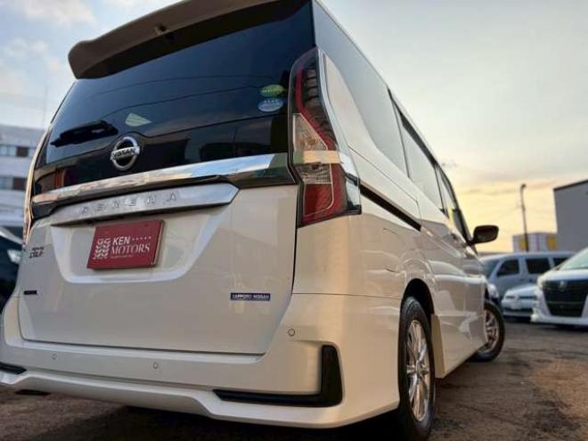 セレナ2.0 ハイウェイスター V 4WD　社外ナビ　後席モニター　両側パワスラ　エンジンスターター　ETC　パワステ　パワーウィンドウ　ABS　キーレスエントリー　アイドリングストップ　寒冷地仕様　盗難防止装置　エアコン　横滑り防止装置 2000