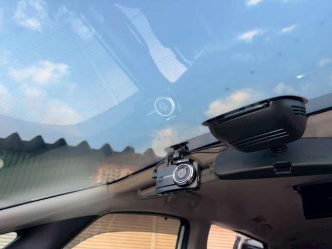 セレナ2.0 ハイウェイスター V 4WD　社外ナビ　後席モニター　両側パワスラ　エンジンスターター　ETC　パワステ　パワーウィンドウ　ABS　キーレスエントリー　アイドリングストップ　寒冷地仕様　盗難防止装置　エアコン　横滑り防止装置 2000