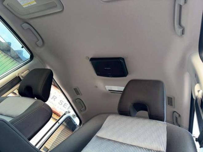 セレナ2.0 ハイウェイスター V 4WD　社外ナビ　後席モニター　両側パワスラ　エンジンスターター　ETC　パワステ　パワーウィンドウ　ABS　キーレスエントリー　アイドリングストップ　寒冷地仕様　盗難防止装置　エアコン　横滑り防止装置 2000