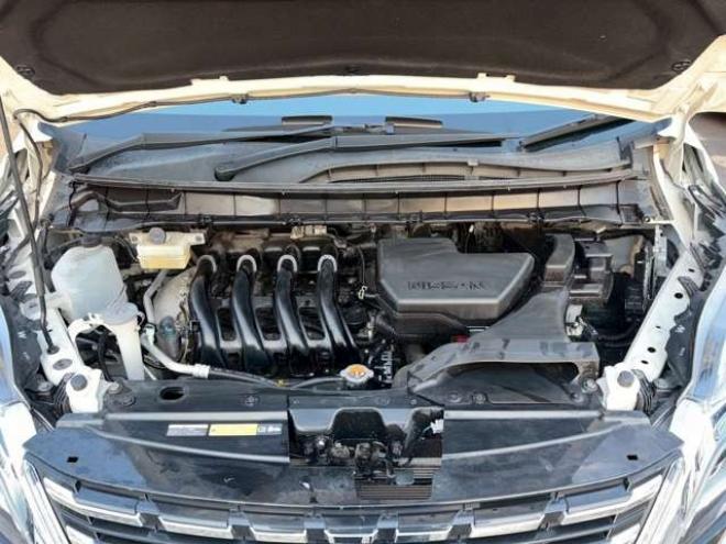 セレナ2.0 ハイウェイスター V 4WD　社外ナビ　後席モニター　両側パワスラ　エンジンスターター　ETC　パワステ　パワーウィンドウ　ABS　キーレスエントリー　アイドリングストップ　寒冷地仕様　盗難防止装置　エアコン　横滑り防止装置 2000