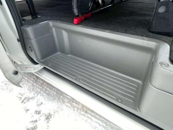 キャラバンNV350 2.5 プレミアムGX ロングボディ ディーゼルターボ 4WD　ETC　ベットキット　スマートキー　キーレス　パワーウィンドウ　ABS　エアコン　パワステ　盗難防止装置　両側スライドドア 2500