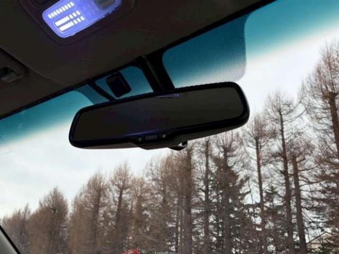 キャラバンNV350 2.5 プレミアムGX ロングボディ ディーゼルターボ 4WD　ベッドキット　カーテン　フロントスポイラー　グリルカバー　ルーフスポイラー　リアヒーター　社外ナビ　左側電動スライドドア　社外アルミホイール　ETC　バックカメラ　パワステ　パワーウィンドウ　キーレス 2500