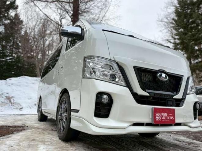 キャラバンNV350 2.5 プレミアムGX ロングボディ ディーゼルターボ 4WD　ベッドキット　カーテン　フロントスポイラー　グリルカバー　ルーフスポイラー　リアヒーター　社外ナビ　左側電動スライドドア　社外アルミホイール　ETC　バックカメラ　パワステ　パワーウィンドウ　キーレス 2500