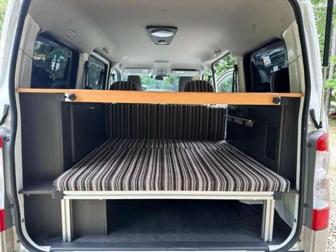 タウンエースバン1.5 GL 4WD　アルトピアーノ　ベージュツートン全塗装済　ベッドキット　セカンドバッテリー　ETC　フルセグTVナビ　バックカメラ　アイドリングストップ　ABS　レーンキープアシスト　盗難防止装置　パワステ　パワーウィンドウ 1500