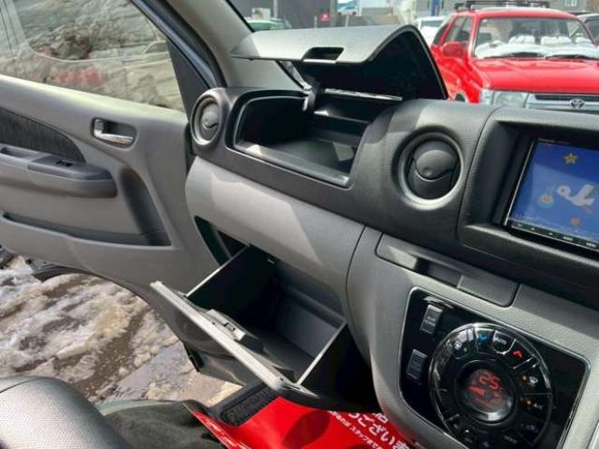 キャラバンNV350 2.5 プレミアムGX ロングボディ ディーゼルターボ 4WD　ABS　衝突軽減ブレーキ　横滑防止装置　盗難防止装置　エアコン　パワステ　パワーウィンドウ　キーレス　片側スライドドア　フォグランプ　ETC　エアバッグ　オリジナル全塗装アンビルグレー　フロントグリル 2500