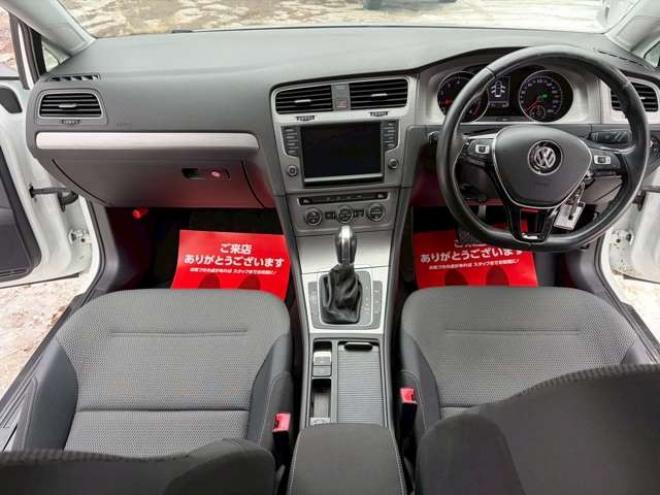 ゴルフTSI コンフォートライン　地デジナビ　バックカメラ　純正アルミホイール　パワステ　パワーウィンドウ　ABS　キーレスエントリー　ETC　クルーズコントロール　横滑り防止装置　エアコン　盗難防止装置　CD　アイドリングストップ 正規輸入車 2WD 1200