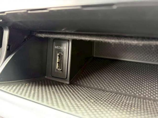 ゴルフTSI コンフォートライン　地デジナビ　バックカメラ　純正アルミホイール　パワステ　パワーウィンドウ　ABS　キーレスエントリー　ETC　クルーズコントロール　横滑り防止装置　エアコン　盗難防止装置　CD　アイドリングストップ 正規輸入車 2WD 1200