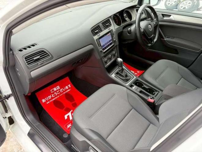 ゴルフTSI コンフォートライン　地デジナビ　バックカメラ　純正アルミホイール　パワステ　パワーウィンドウ　ABS　キーレスエントリー　ETC　クルーズコントロール　横滑り防止装置　エアコン　盗難防止装置　CD　アイドリングストップ 正規輸入車 2WD 1200