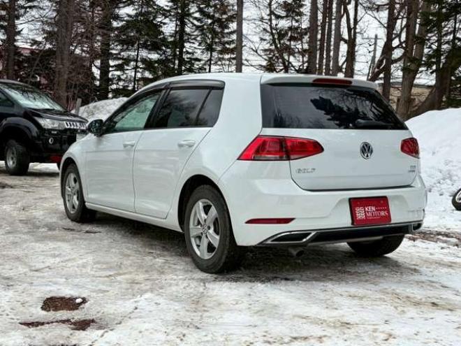 ゴルフTSI コンフォートライン　地デジナビ　バックカメラ　純正アルミホイール　パワステ　パワーウィンドウ　ABS　キーレスエントリー　ETC　クルーズコントロール　横滑り防止装置　エアコン　盗難防止装置　CD　アイドリングストップ 正規輸入車 2WD 1200