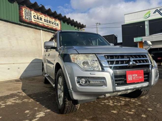 パジェロ3.2 ロング エクシード ディーゼルターボ 4WD　クルーズコントロール　パワステ　パワーウィンドウ　ABS　純正ナビ　バックカメラ　横滑り防止装置　盗難防止装置　純正アルミホイール 3200