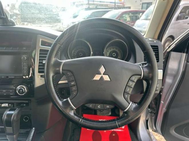 パジェロ3.2 ロング エクシード ディーゼルターボ 4WD　クルーズコントロール　パワステ　パワーウィンドウ　ABS　純正ナビ　バックカメラ　横滑り防止装置　盗難防止装置　純正アルミホイール 3200