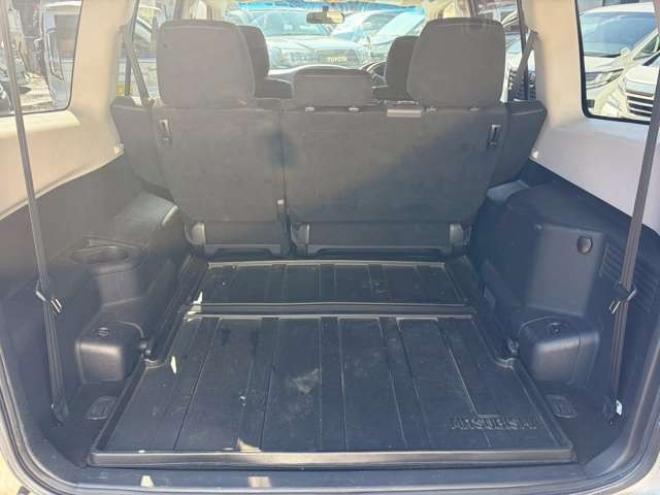 パジェロ3.0 ロング リミテッド エディション 4WD　ワンオーナー　社外ナビ　バックカメラ　純正アルミホイール　エアコン　エンジンスターター　ETC　記録簿　キーレスエントリー　パワステ　パワーウィンドウ　3列シート　エアコン　寒冷地仕様　盗難防止装置 3000