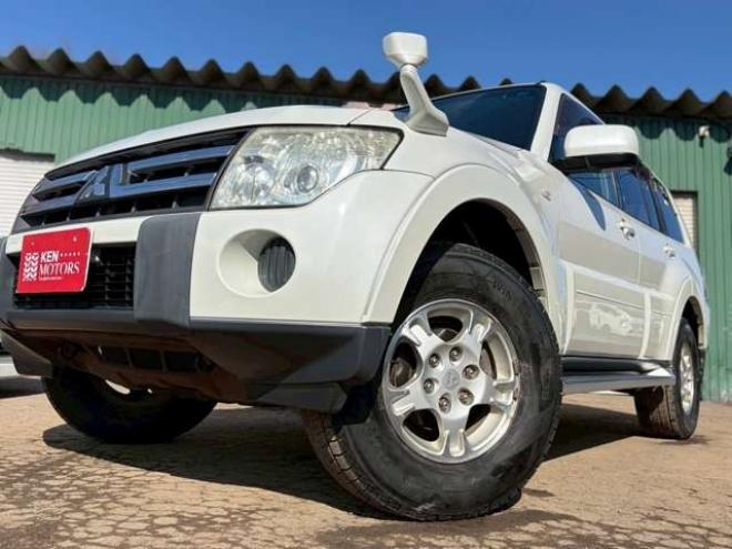 パジェロ3.0 ロング リミテッド エディション 4WD　ワンオーナー　社外ナビ　バックカメラ　純正アルミホイール　エアコン　エンジンスターター　ETC　記録簿　キーレスエントリー　パワステ　パワーウィンドウ　3列シート　エアコン　寒冷地仕様　盗難防止装置 3000