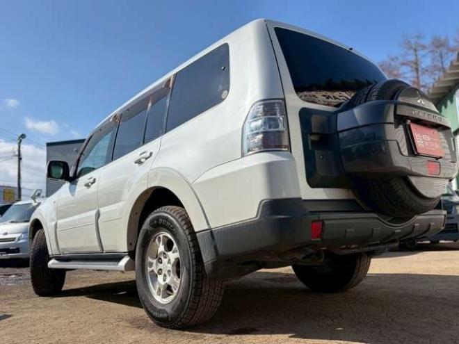 パジェロ3.0 ロング リミテッド エディション 4WD　ワンオーナー　社外ナビ　バックカメラ　純正アルミホイール　エアコン　エンジンスターター　ETC　記録簿　キーレスエントリー　パワステ　パワーウィンドウ　3列シート　エアコン　寒冷地仕様　盗難防止装置 3000