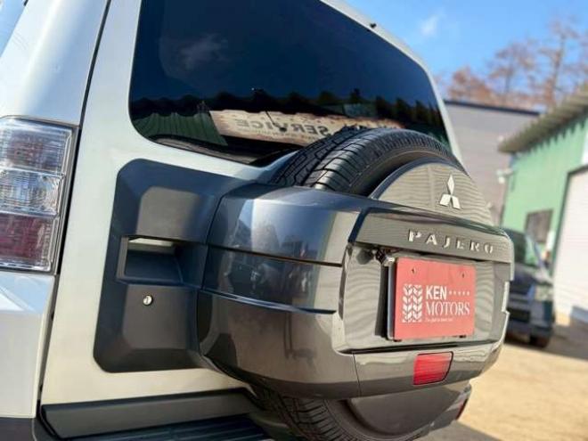 パジェロ3.0 ロング リミテッド エディション 4WD　ワンオーナー　社外ナビ　バックカメラ　純正アルミホイール　エアコン　エンジンスターター　ETC　記録簿　キーレスエントリー　パワステ　パワーウィンドウ　3列シート　エアコン　寒冷地仕様　盗難防止装置 3000