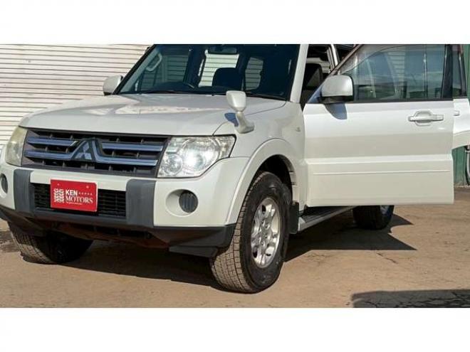 パジェロ3.0 ロング リミテッド エディション 4WD　ワンオーナー　社外ナビ　バックカメラ　純正アルミホイール　エアコン　エンジンスターター　ETC　記録簿　キーレスエントリー　パワステ　パワーウィンドウ　3列シート　エアコン　寒冷地仕様　盗難防止装置 3000