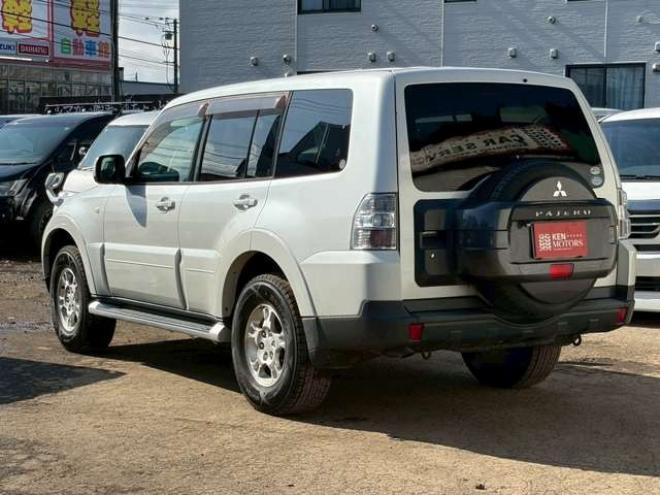 パジェロ3.0 ロング リミテッド エディション 4WD　ワンオーナー　社外ナビ　バックカメラ　純正アルミホイール　エアコン　エンジンスターター　ETC　記録簿　キーレスエントリー　パワステ　パワーウィンドウ　3列シート　エアコン　寒冷地仕様　盗難防止装置 3000