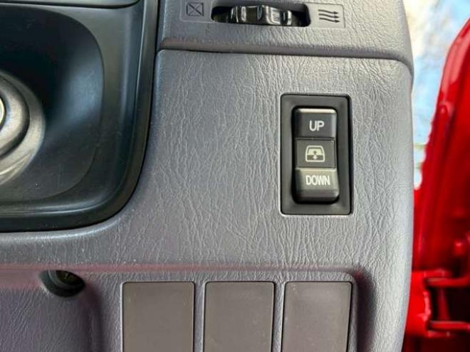 ハイラックスサーフ2.7 SSR-X 4WD　リフトアップ　全塗装済レッド　社外ナビ　ETC　パワステ　パワーウィンドウ　ABS　キーレスエントリー　ルーフレール　サンルーフ 2700