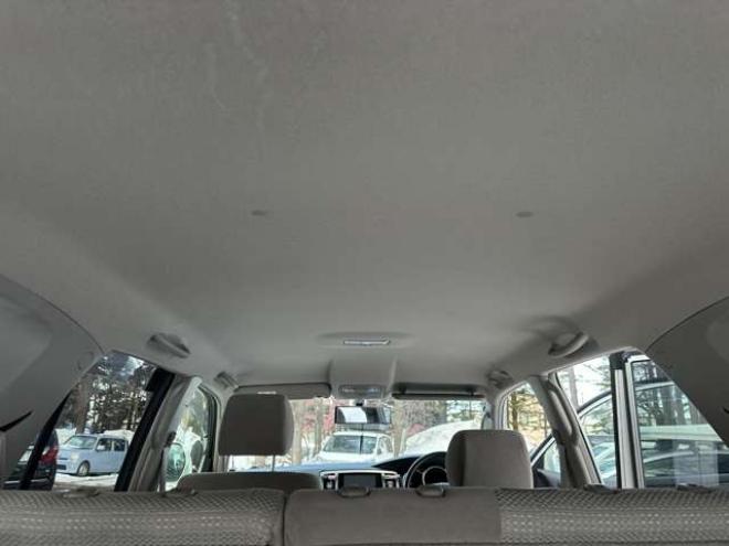 ハイラックスサーフ2.7 SSR-G 4WD　禁煙車　パワステ　パワーウィンドウ　ETC　社外ナビ　バックカメラ　キーレスエントリー　リフトアップ　エンジンスターター　寒冷地仕様　ABS　エアコン　盗難防止装置　社外アルミホイール 2700