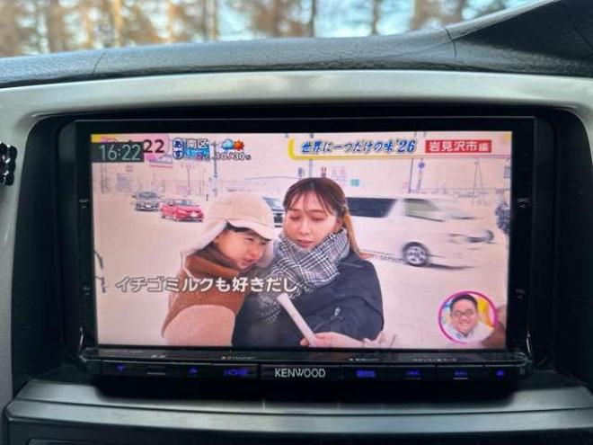 ハイラックスサーフ2.7 SSR-G 4WD　禁煙車　パワステ　パワーウィンドウ　ETC　社外ナビ　バックカメラ　キーレスエントリー　リフトアップ　エンジンスターター　寒冷地仕様　ABS　エアコン　盗難防止装置　社外アルミホイール 2700