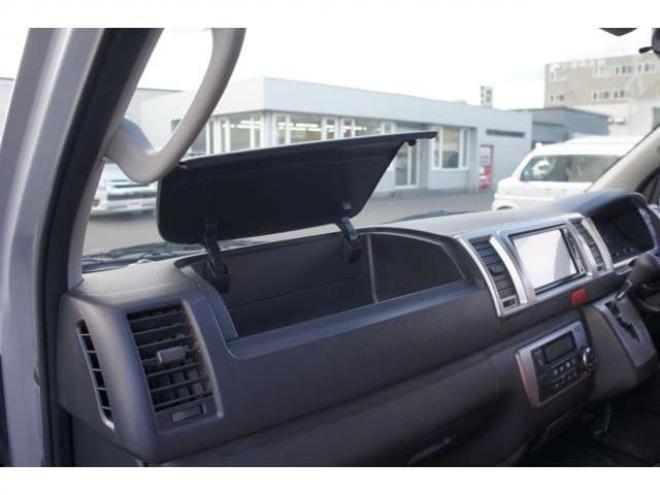 レジアスエース2.8 スーパーGL ロングボディ ディーゼルターボ 4WD　415COBRA丸目キット&CL3フロントリップ&ステージIリアスポ　415SAFARIオーバーフェンダー　ESSEXステラ16インチAW　TOYOオープンカントリーR/T　415COBRAベッドキット　寒冷地仕様　純正ETC 新品シートカバー 2800