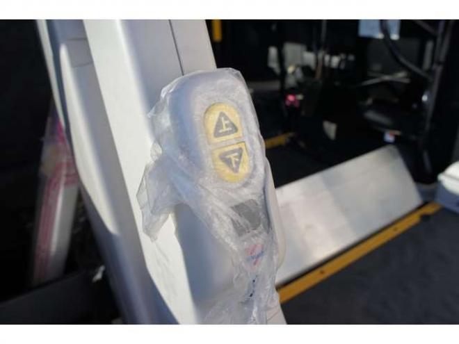 レジアスエース2.7 ウェルキャブ Bタイプ スーパーロング 4WD　ワンオーナー　純正メモリーナビTV　Bカメラ　車いす移動車　車いす2基固定装置付き　9人乗り　リア電動リフト　寒冷地仕様 福祉車両 2700