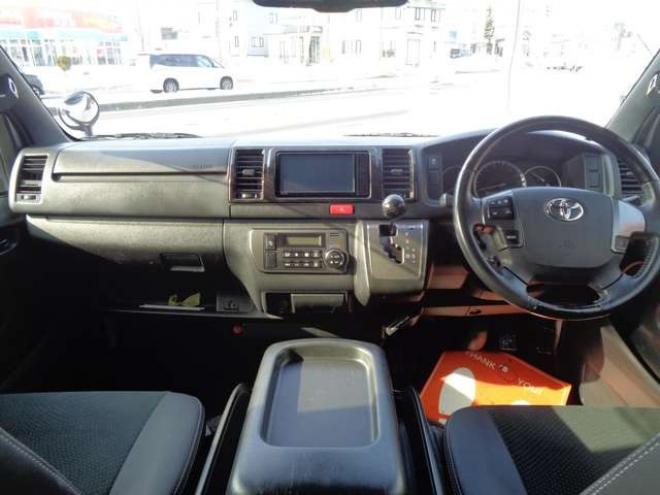 レジアスエース2.8 スーパーGL ダークプライムII ロングボディ ディーゼルターボ 4WD　ワンオーナー　TRDフロントスポイラー　TRD　TF7Aアルミホイール　両側パワースライドドア　リアヒーター　純正ナビ　フルセグ　Bluetooth　レーダーブレーキ　荷室ダウンライト　車線逸脱警報 2800