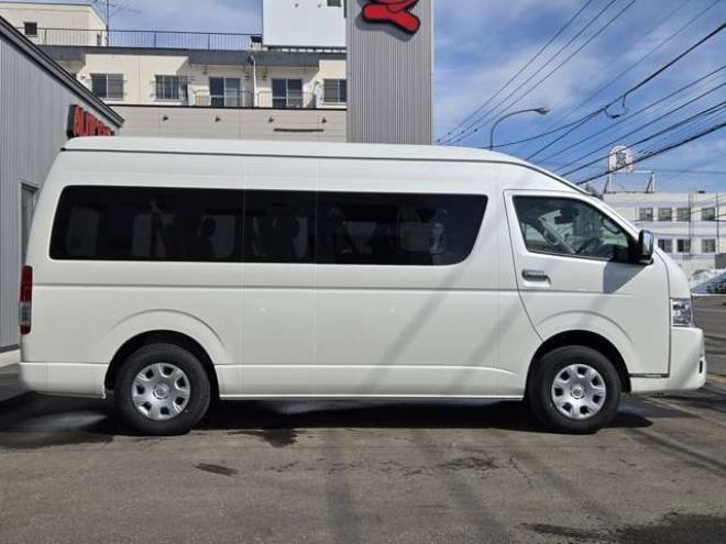 ハイエース2.7 グランドキャビン 4WD　寒冷地　10人乗り　スーパーロング　ワイドボディ　ハイルーフ　プッシュスタート　スマキー　パワスラ　リアヒーター&クーラー　ステアリングスイッチ　車線逸脱防止　衝突被害軽減　横滑り防止　電動格納ミラー 2700