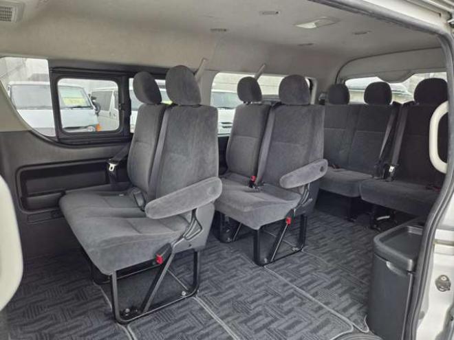 ハイエース2.7 GL ロング ミドルルーフ 4WD　寒冷地仕様　10人乗り　リアヒーター&クーラー　プッシュスタート　スマートキー　横滑り防止　オートライト　バックカメラ　純正ナビ　ワンセグTV　Bluetooth　CD/DVD　FM/AM　電動格納ミラー　ETC 2700