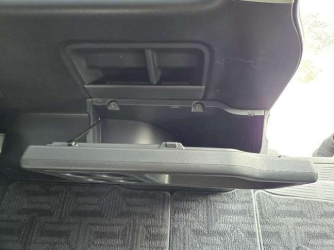 ハイエース2.7 GL ロング ミドルルーフ 4WD　寒冷地仕様　10人乗り　リアヒーター&クーラー　プッシュスタート　スマートキー　横滑り防止　オートライト　バックカメラ　純正ナビ　ワンセグTV　Bluetooth　CD/DVD　FM/AM　電動格納ミラー　ETC 2700