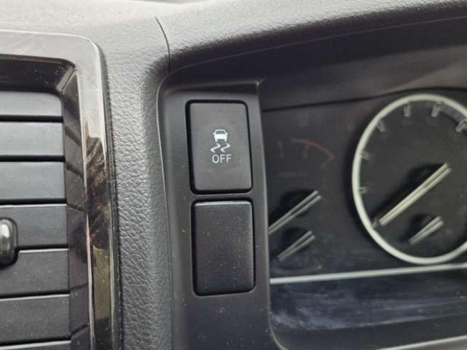 ハイエースバン2.8 スーパーGL ダークプライムII ロングボディ ディーゼルターボ 4WD　ESSEXバージョン　FスポイラーVer3&サイドライナー&リアライナー　ESSEX　ENCD17インチAW　ヨコハマPARADA17インチ　ESSEX3Dフロアマット　ハーフレザーシート　プッシュスタート　スマートキー　リアヒーター 2800