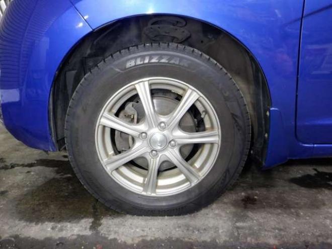 フィット1.5 ハイブリッド Fパッケージ 4WD　ナビ・TV・Bluetooth・LEDヘッドライト・ワイパーデアイサー・純正エンスタ・フォグランプ・スマートキー・プッシュスタート・寒冷地仕様 1500