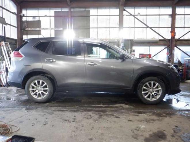 エクストレイル2.0 20S 2列車 4WD　ナビ・TV・B/T・Bカメラ・Aストップ・ライトレベライザー・ECOモード・VDC・カプロンシート・キーレス・社外AW 2000