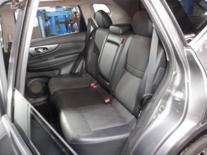 エクストレイル2.0 20S 2列車 4WD　ナビ・TV・B/T・Bカメラ・Aストップ・ライトレベライザー・ECOモード・VDC・カプロンシート・キーレス・社外AW 2000