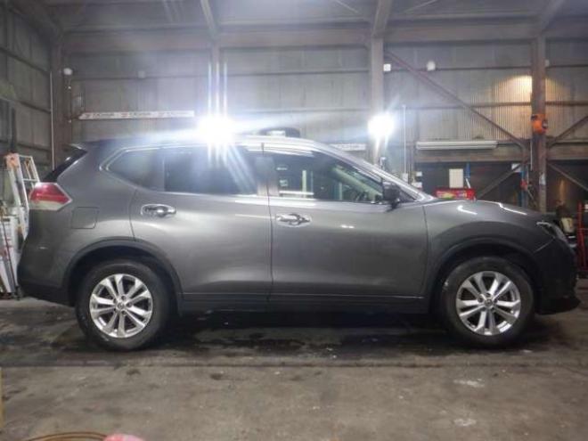 エクストレイル2.0 20X エマージェンシーブレーキパッケージ 2列車 4WD　ナビ・TV・Bluetooth・Bカメラ・LEDヘッド・プッシュスタート・LEDヘッドライト・エマブレ・クリアランスソナー・前席シートヒーター・レーンキープ 2000