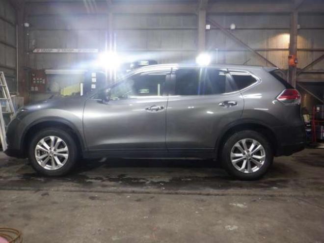 エクストレイル2.0 20X エマージェンシーブレーキパッケージ 2列車 4WD　ナビ・TV・Bluetooth・Bカメラ・LEDヘッド・プッシュスタート・LEDヘッドライト・エマブレ・クリアランスソナー・前席シートヒーター・レーンキープ 2000