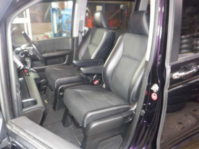 ステップワゴン2.0 スパーダ Z クールスピリット 4WD　本州仕入・後期型・ナビ・TV・Bカメラ・両側電動・スマートキー・クルコン・ETC・ワイパーデアイサー・HID・リアヒーター・フォグランプ・アイドリングストップ・フルフラットシート・パドルシフト 2000