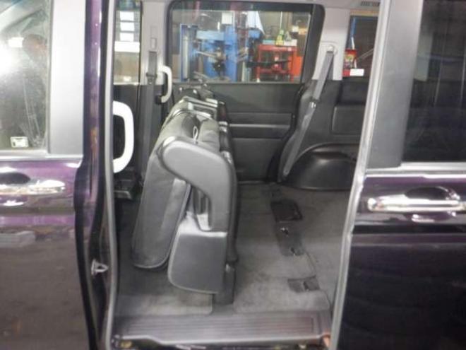 ステップワゴン2.0 スパーダ Z クールスピリット 4WD　本州仕入・後期型・ナビ・TV・Bカメラ・両側電動・スマートキー・クルコン・ETC・ワイパーデアイサー・HID・リアヒーター・フォグランプ・アイドリングストップ・フルフラットシート・パドルシフト 2000