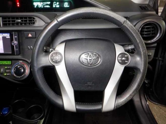 アクア1.5 G ブラックソフトレザーセレクション　本州仕入・ナビ・TV・B/T・レザーシート・本州仕入・純正エアロ・シートヒーター・ステアリングスイッチ・バックカメラ・スマートキー・プッシュスタート 2WD 1500