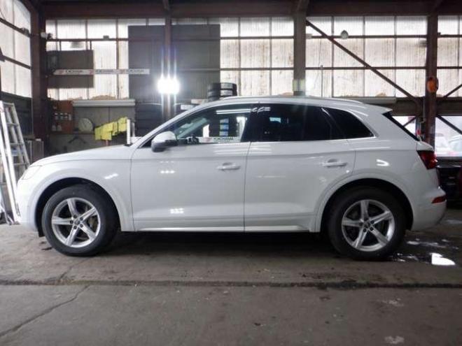 アウディQ5 2.0 TFSI クワトロ スポーツ ラグジュアリーパッケージ 4WD　茶革・ナビ・TV・B/T・F/S/Bカメラ・マトリクスLED・ヴァーチャルコックピット・電動リアゲート・シートヒーター・ACC・パワーシート・ETC・エアサス 正規輸入車 2000