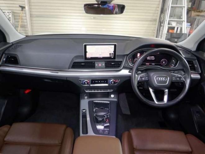 アウディQ5 2.0 TFSI クワトロ スポーツ ラグジュアリーパッケージ 4WD　茶革・ナビ・TV・B/T・F/S/Bカメラ・マトリクスLED・ヴァーチャルコックピット・電動リアゲート・シートヒーター・ACC・パワーシート・ETC・エアサス 正規輸入車 2000