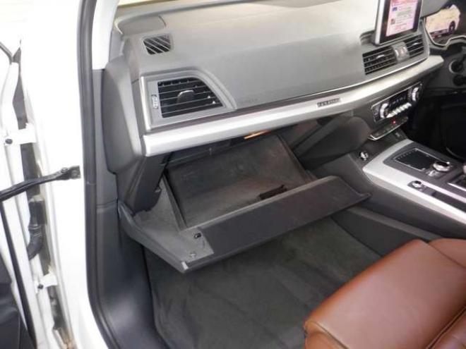 アウディQ5 2.0 TFSI クワトロ スポーツ ラグジュアリーパッケージ 4WD　茶革・ナビ・TV・B/T・F/S/Bカメラ・マトリクスLED・ヴァーチャルコックピット・電動リアゲート・シートヒーター・ACC・パワーシート・ETC・エアサス 正規輸入車 2000