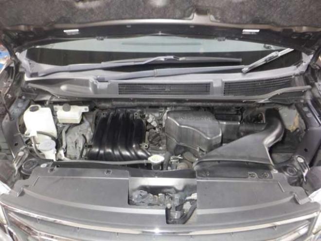 セレナ2.0 ハイウェイスター 4WD　ナビ・TV・B/T・Bカメラ・エンジンスターター・両側電動・フリップダウンモニター・LEDヘッドライト・インテリキー・プッシュスタート・アイドリングストップ・クルコン・ETC・寒冷地仕様・フォグランプ 2000