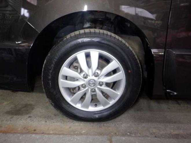 セレナ2.0 ハイウェイスター 4WD　ナビ・TV・B/T・Bカメラ・エンジンスターター・両側電動・フリップダウンモニター・LEDヘッドライト・インテリキー・プッシュスタート・アイドリングストップ・クルコン・ETC・寒冷地仕様・フォグランプ 2000